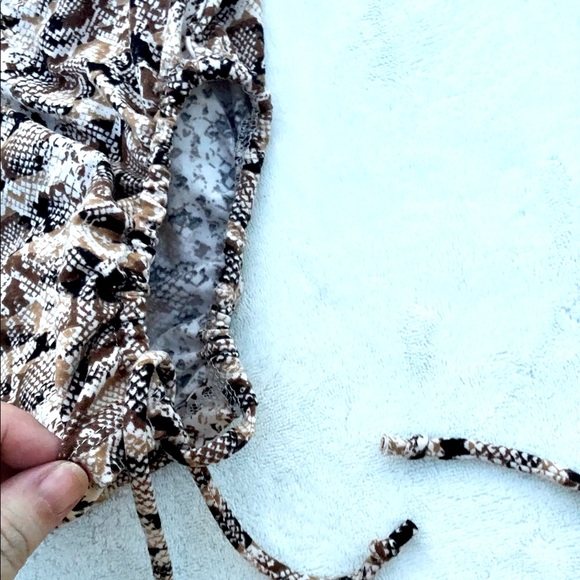 Forever 21 shirt Snakeskin Print Ruched Sides Size Medium - Picture 3 of 7